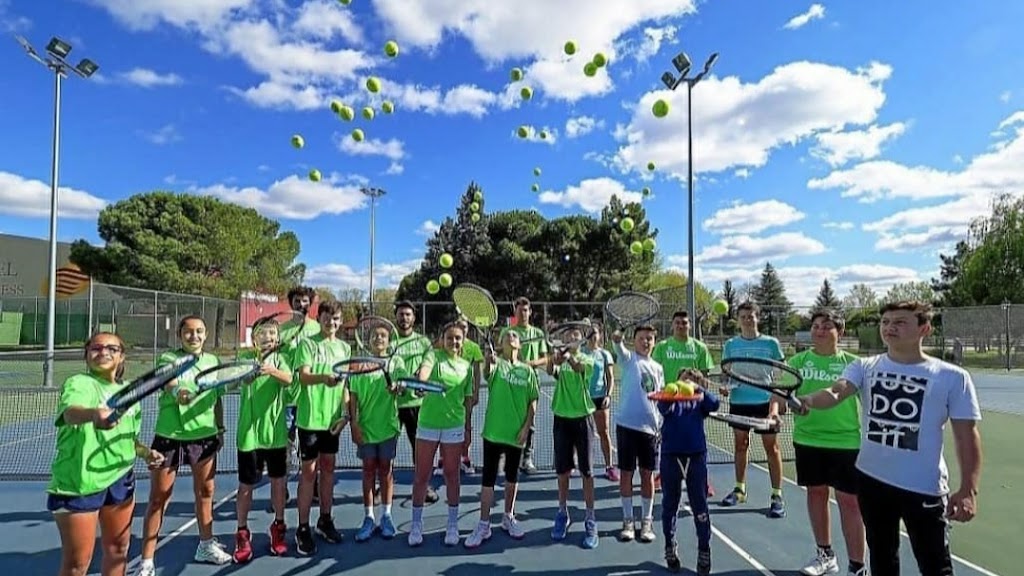 Escuela Tenis Ayuela
