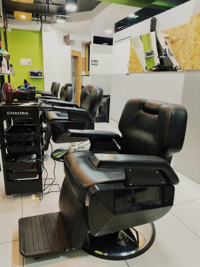 Impress Unisex Saloon