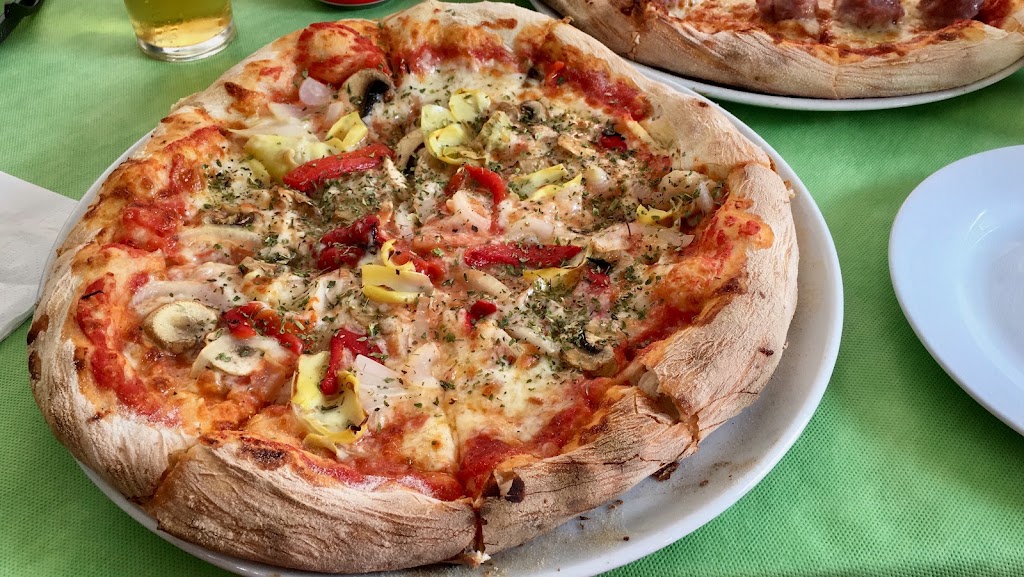 Pizzeria Vittorio — Comida y bebida