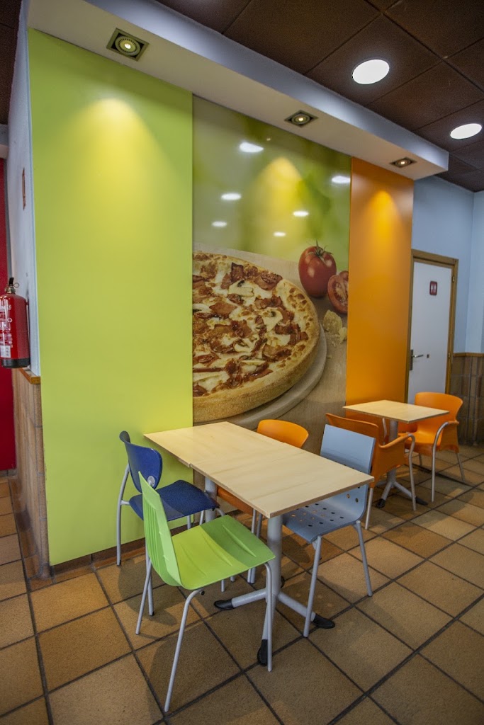 Telepizza Villanueva de la Canada - Comida a domicilio — Pizza