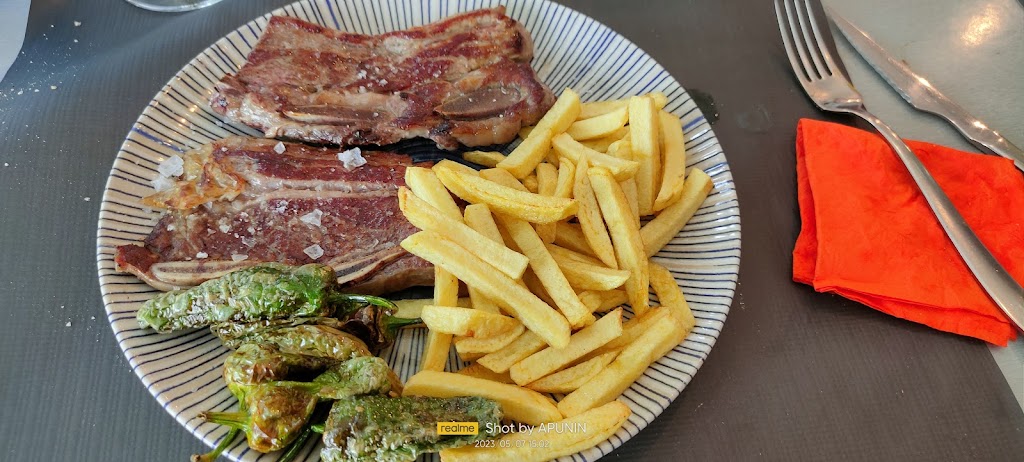 RESTAURANTE IZKIRA — Comida y bebida