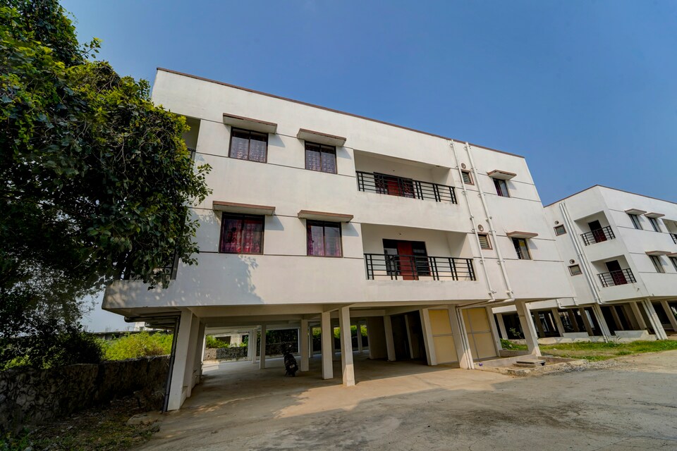 Hotel O J2 Service Appartment