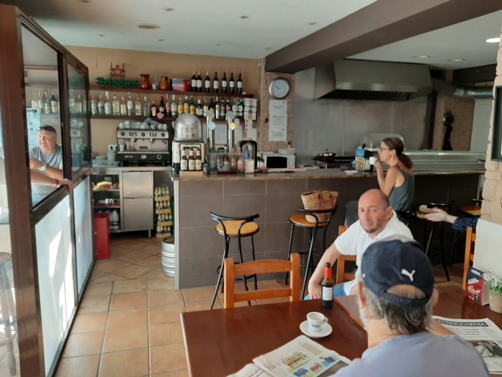 Bar Cafeteria La Bodeguita KV — Ambiente