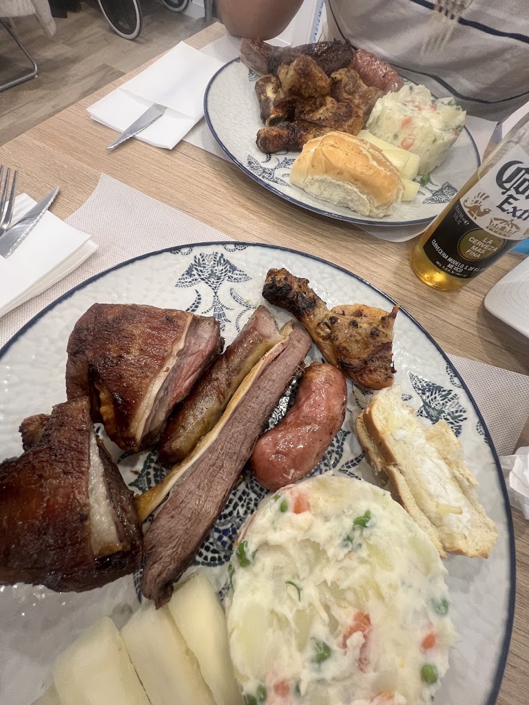 SAN AGUSTIN - BRASERIA Y CAFETERIA — Comida y bebida
