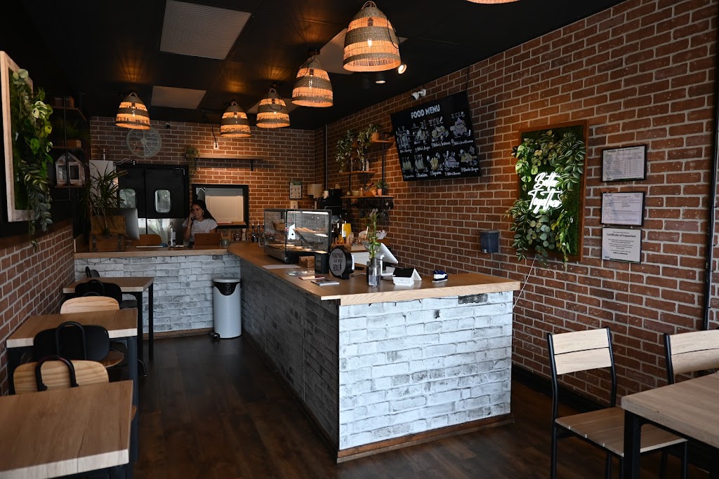 Hola Café and Market
