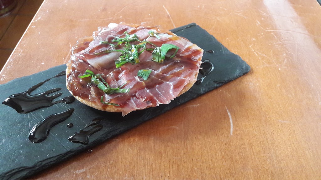 Bodeguita Ramos — Comida y bebida