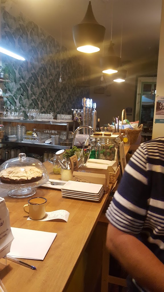 Restaurant La Revolta Terrassa — Comida y bebida