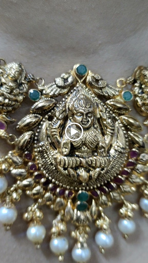 Priyas Simple Ladies Beauty Parlour