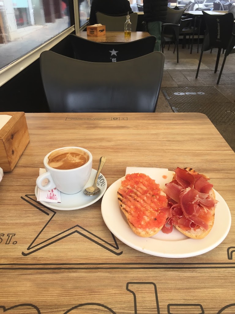 Restaurante Avenida 55 — Comida y bebida