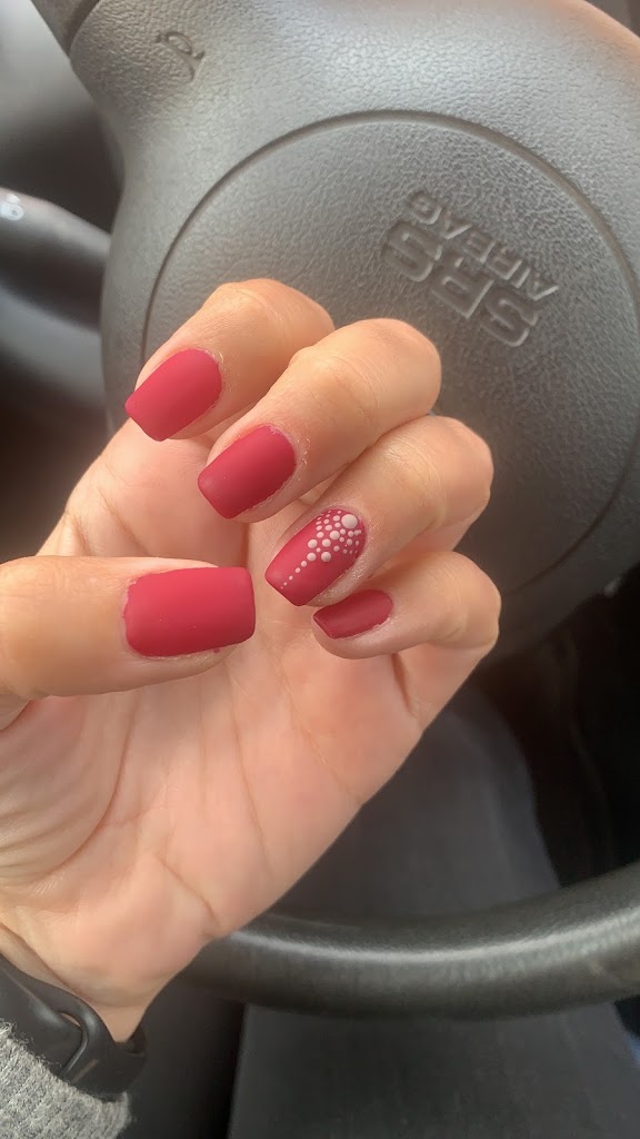 Salon de Belleza Tania — Manicura