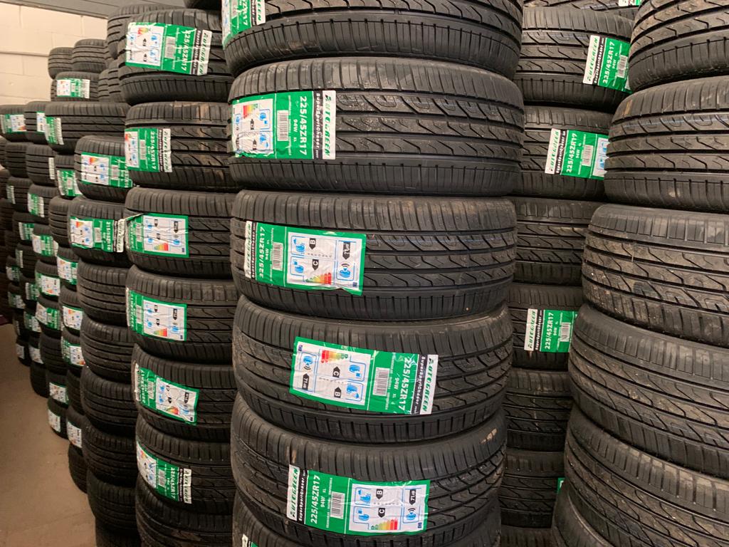 Abad Tyres Distribucion — Interior