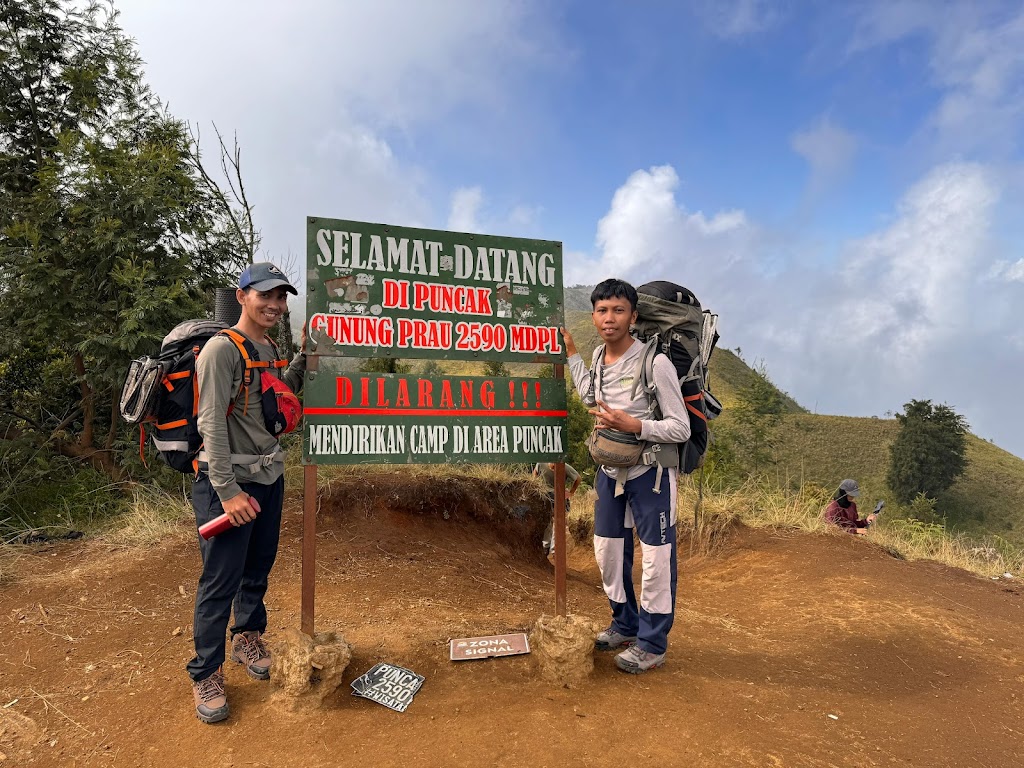 Puncak Gunung Prau 2590 mdpl