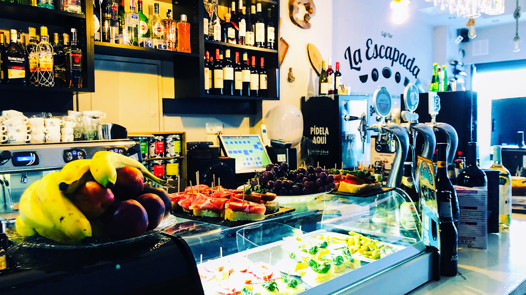 Cafe-Bar La Escapada — Comida y bebida