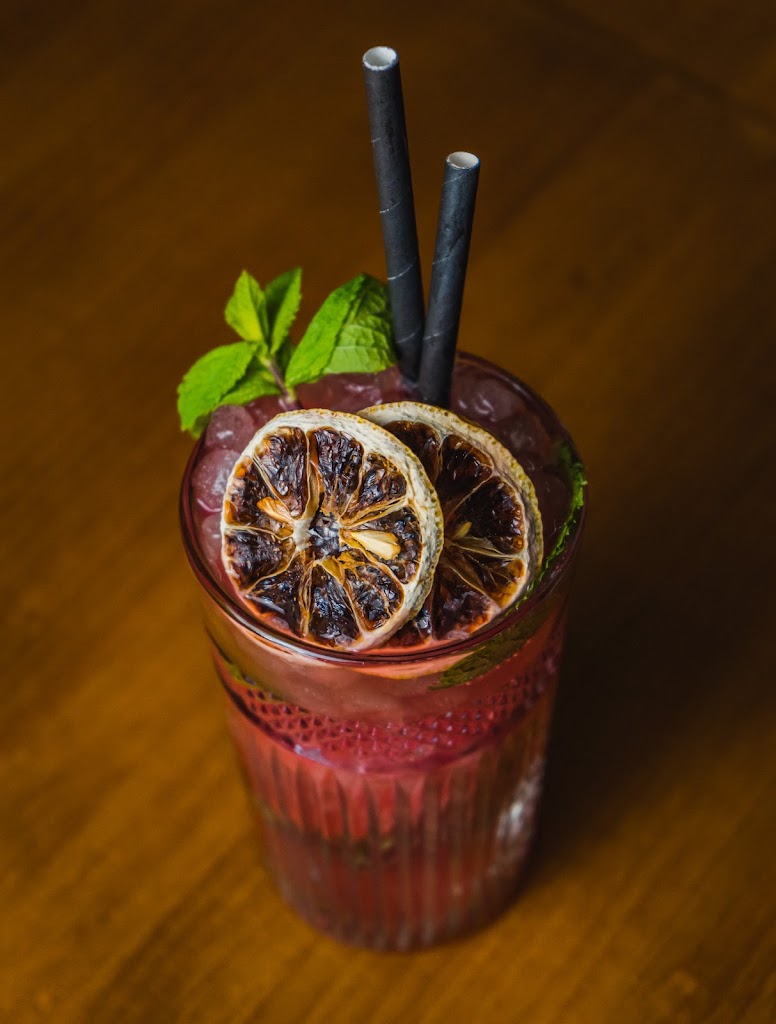 Monita Bar — Comida y bebida