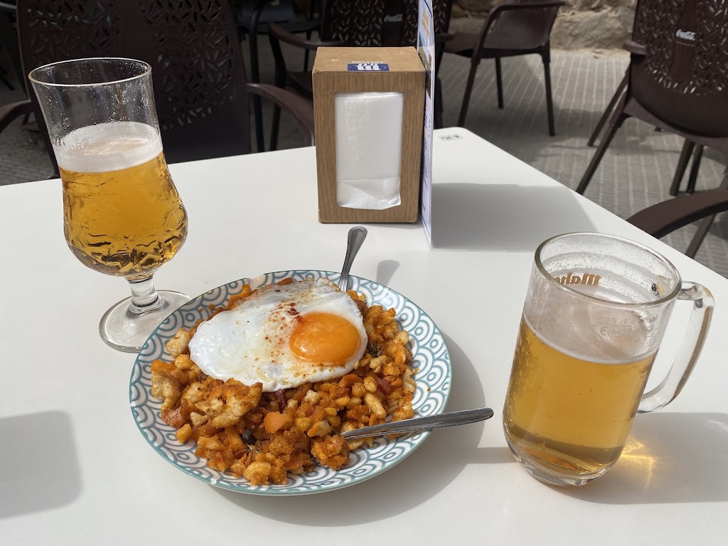 Cafeteria-Cerveceria La Muralla — Comida y bebida