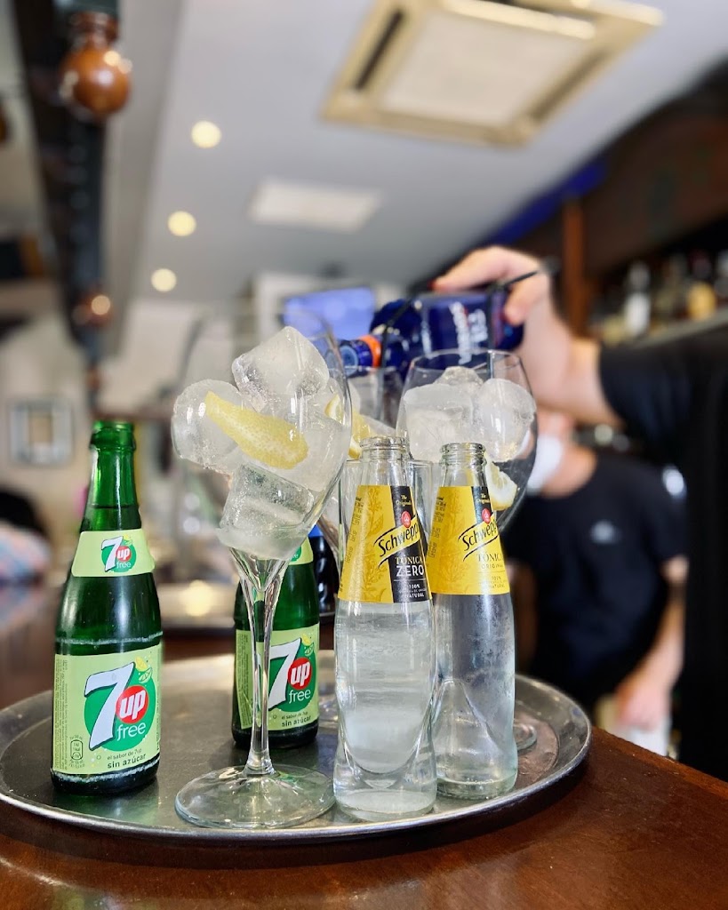 Bar El Anden — Comida y bebida