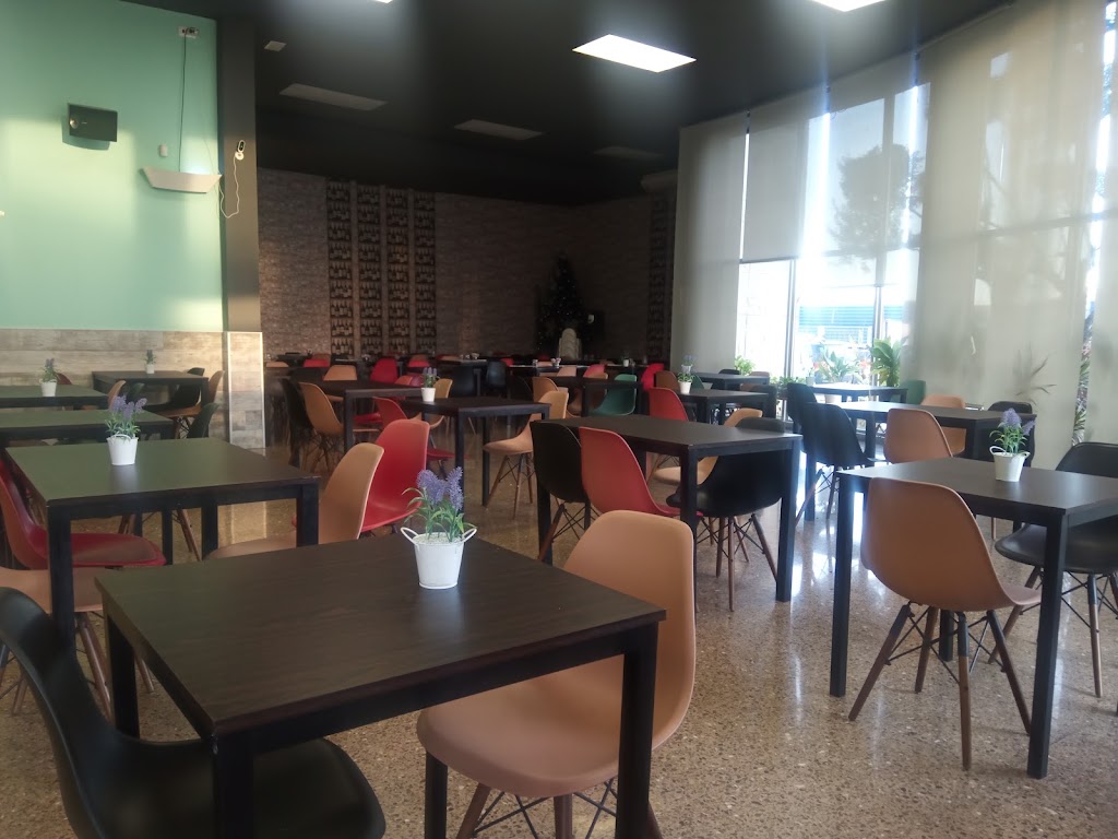 Loro Charly Ripollet Restaurant — Ambiente