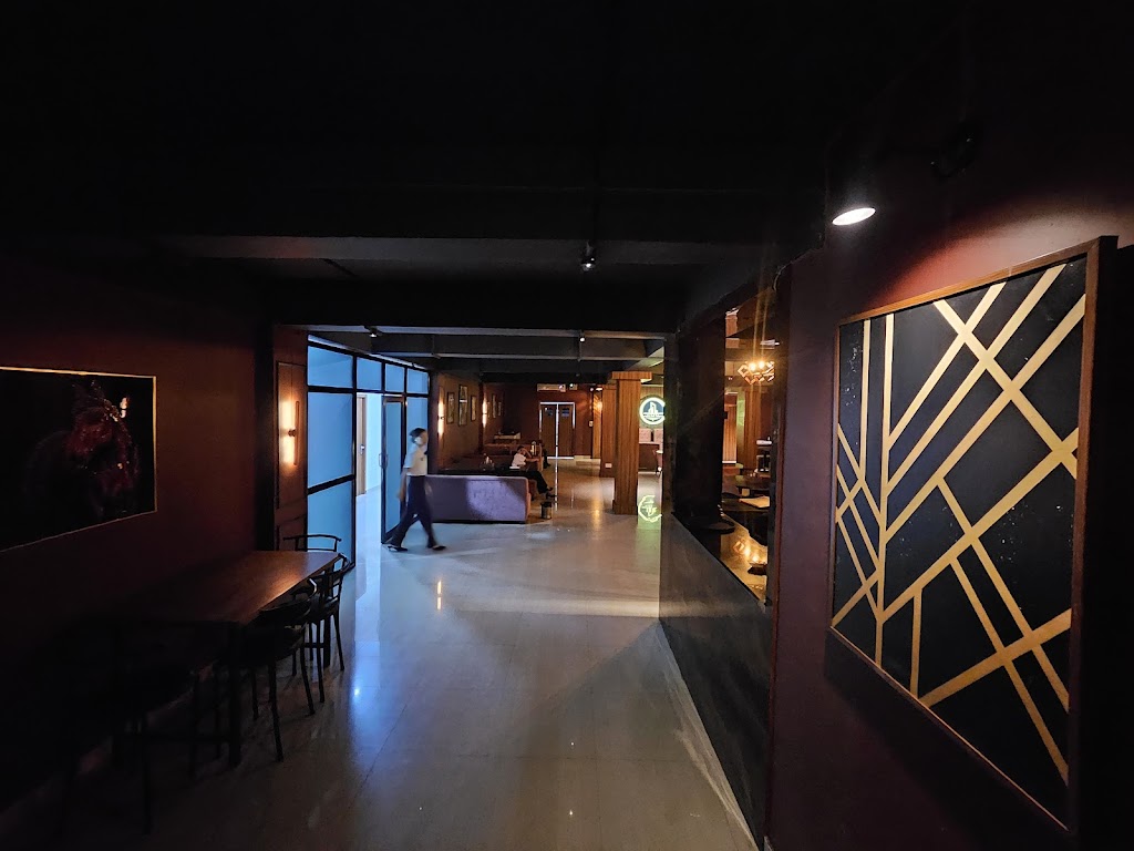 Astral Hotel And Lounge