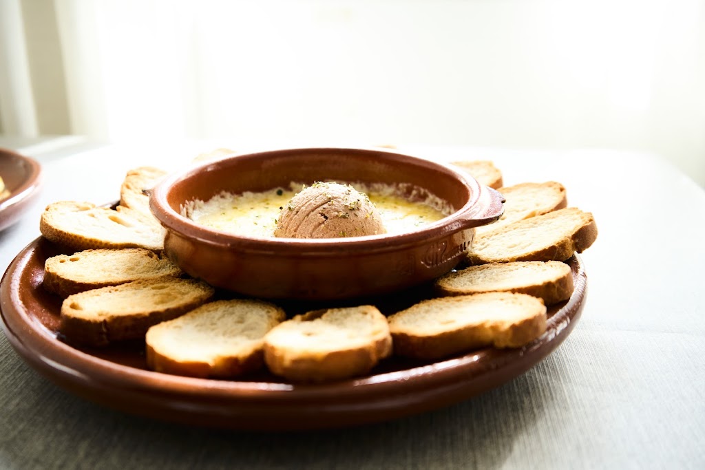 La Tertulia Gastrobar — Comida y bebida