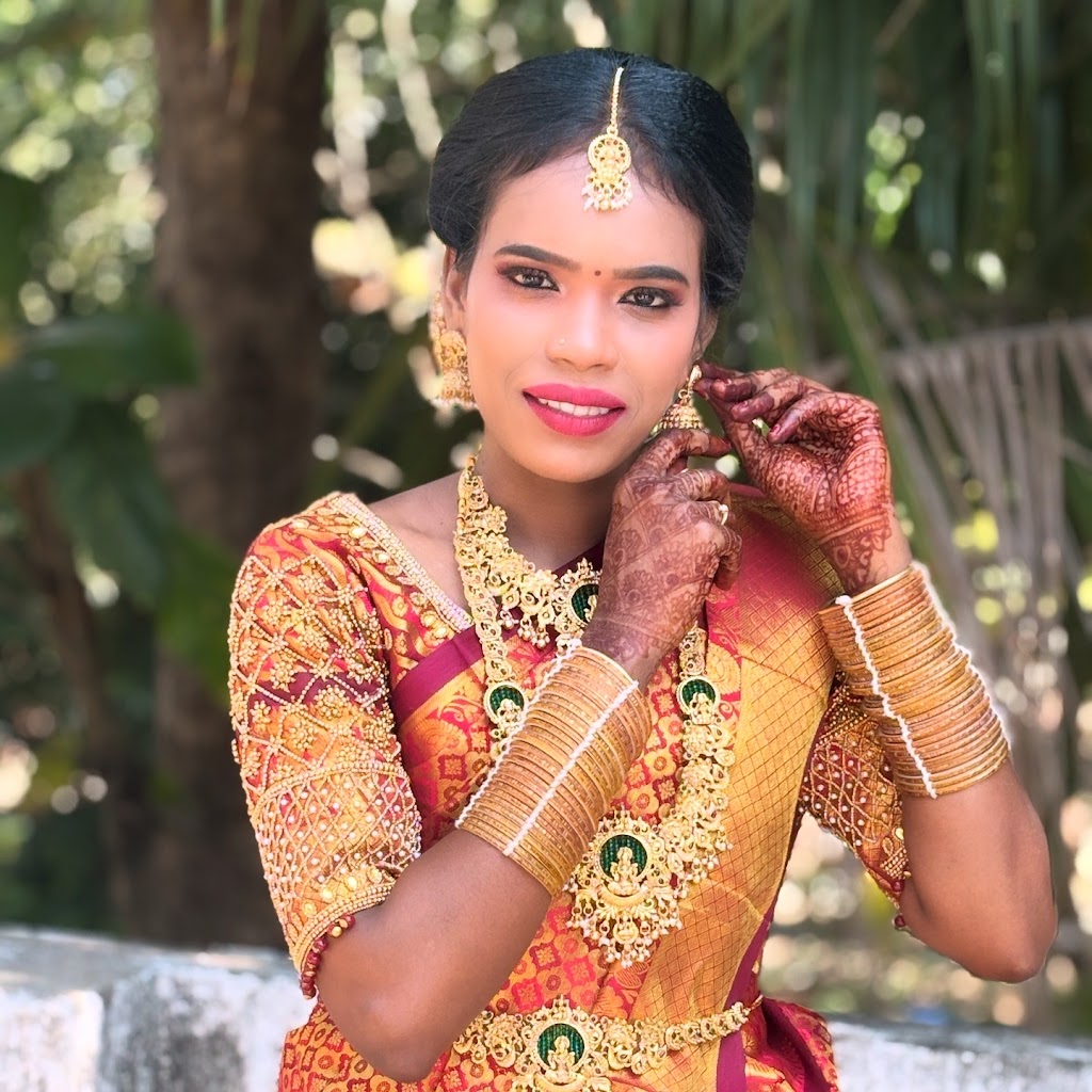 Ananthi Beauty Parlour