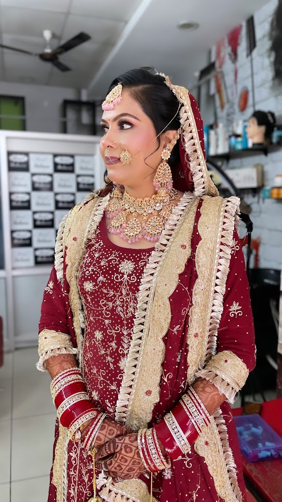 Komal Makeover Best Beauty Parlour In Nilokheri