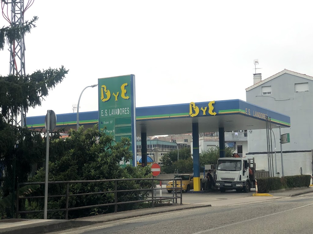 Estacion de servicio ByE — Exterior