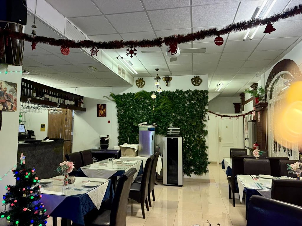 Restaurante Indio NOOR MAHAL El Ancla — Ambiente