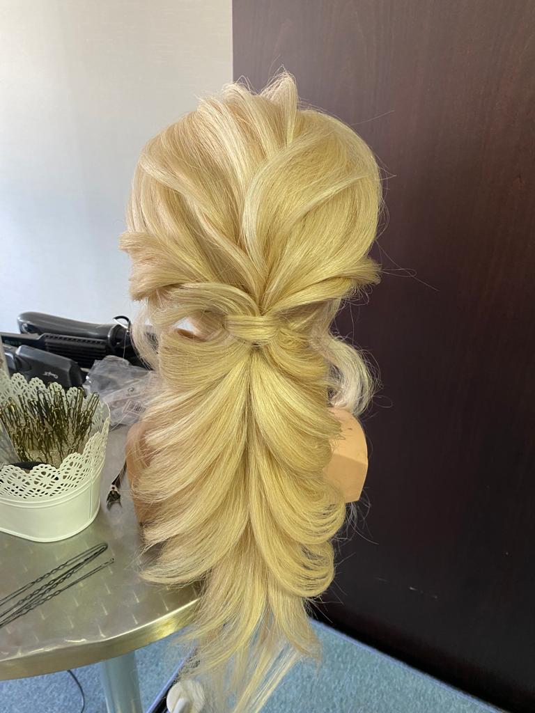 Peluqueria y Estetica Valencia Peluqueros San Fernando — Peinado