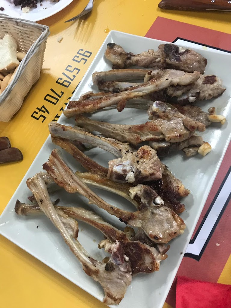Restaurante Tendio 12 La Rinconada — Comida y bebida