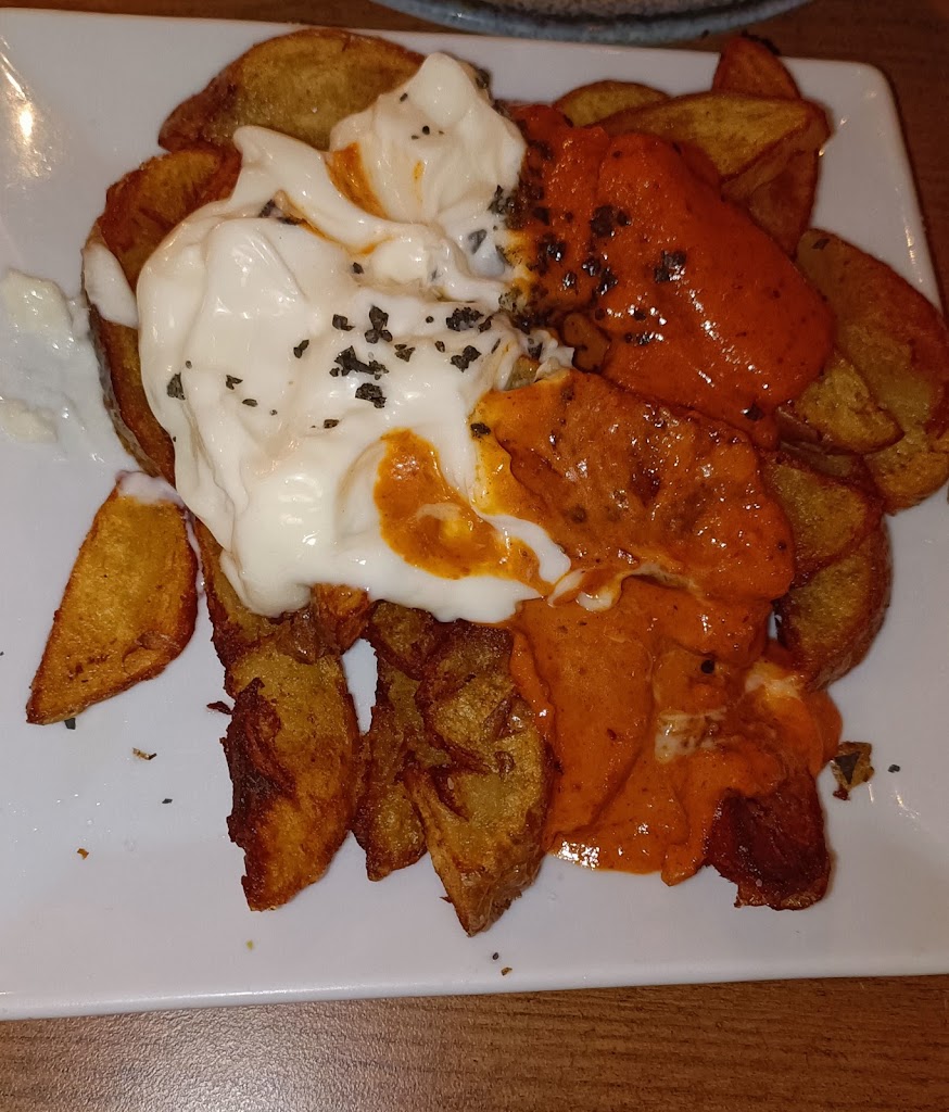 La Xirla Vermuteria — Patatas bravas