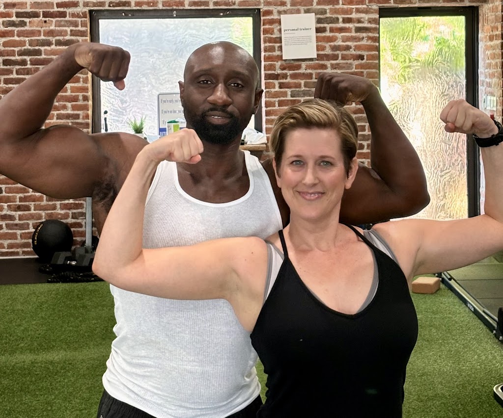  Victor Akinleye | FITNESS, FOOD, & FRIENDS