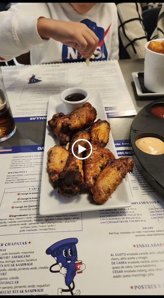 Dallas Pizza Viladecans — Videos
