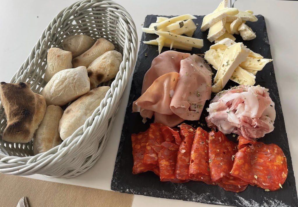 Pizzeria Casa Papat — Comida y bebida