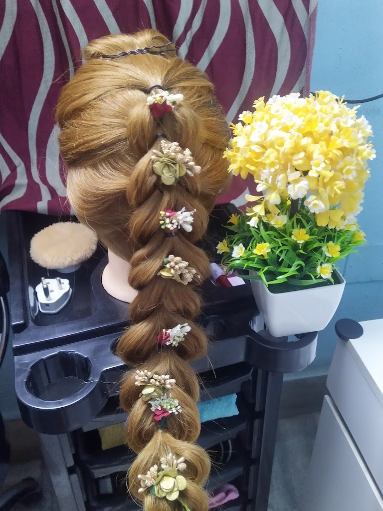 Aarna Beauty Parlour