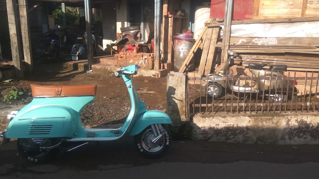 Vins bengkel vespa