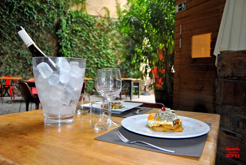 Vermuts Rofes Restaurante — Comida y bebida