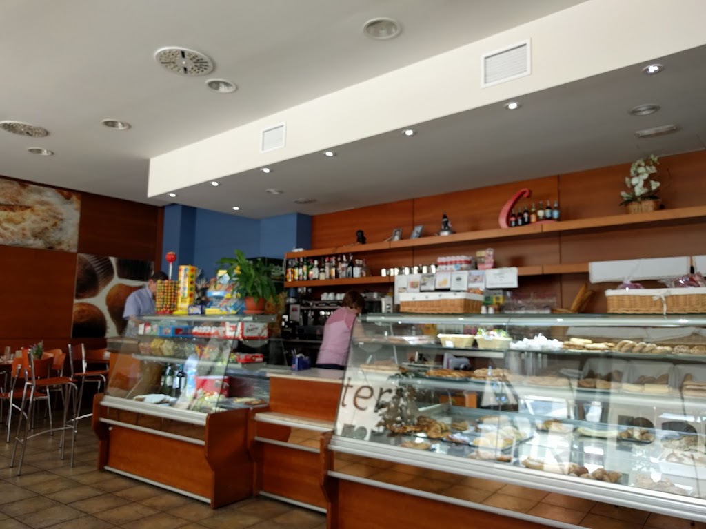 Panaderia/Cafeteria Casa Delfin — Ambiente