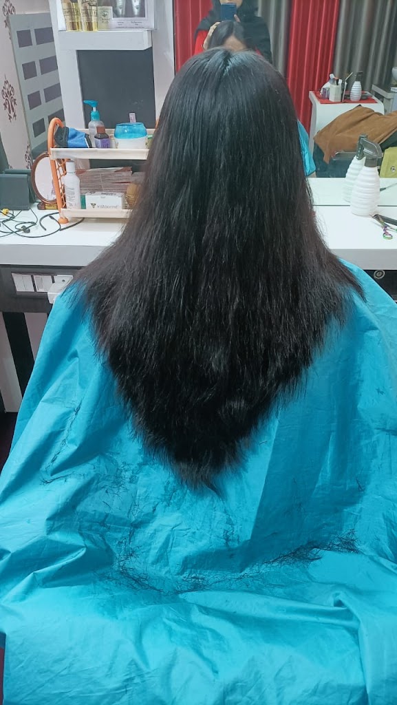 Shaaining Jem Leddiij Byuuttii Paarlr Phaarbisgnj