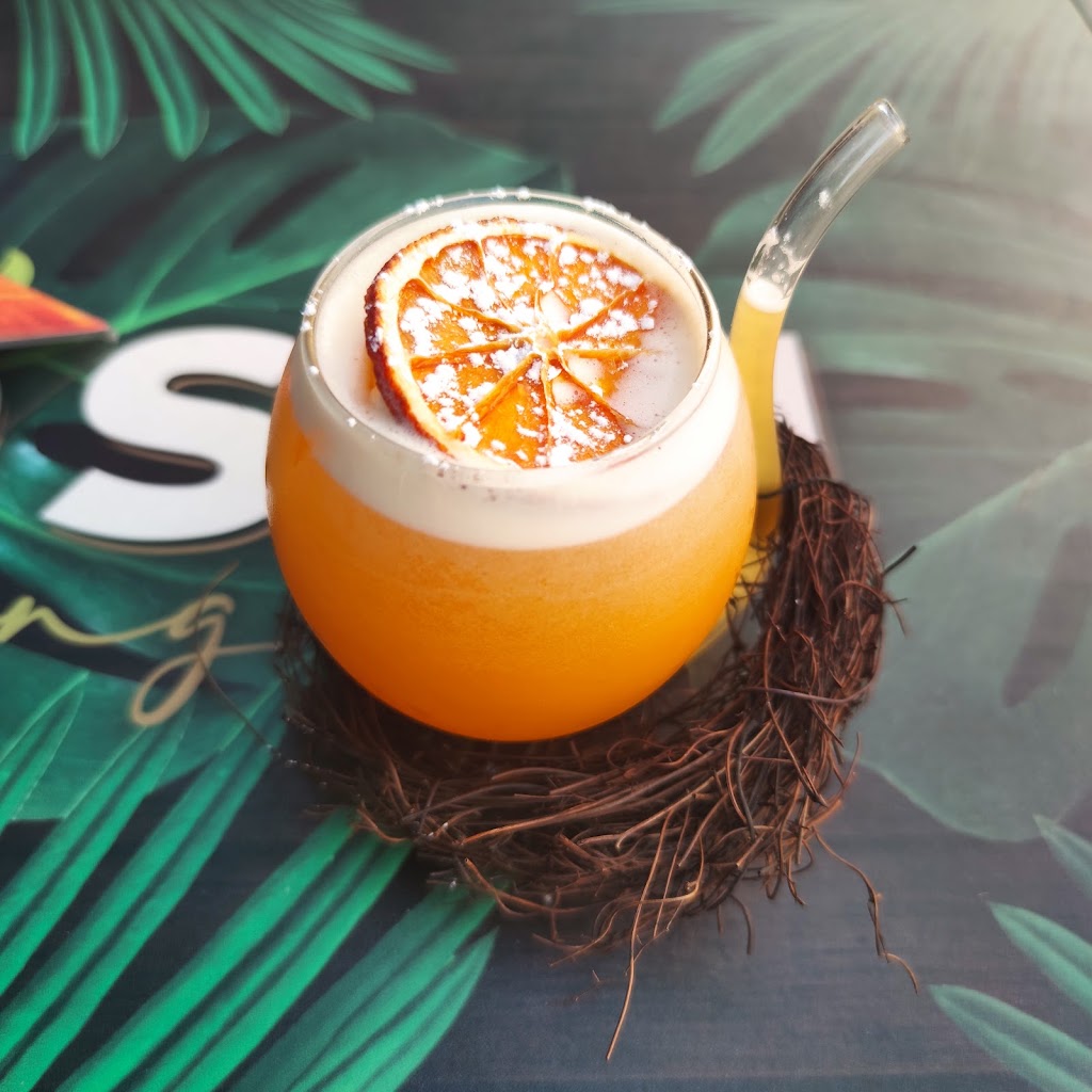 Moshi Lounge — Comida y bebida