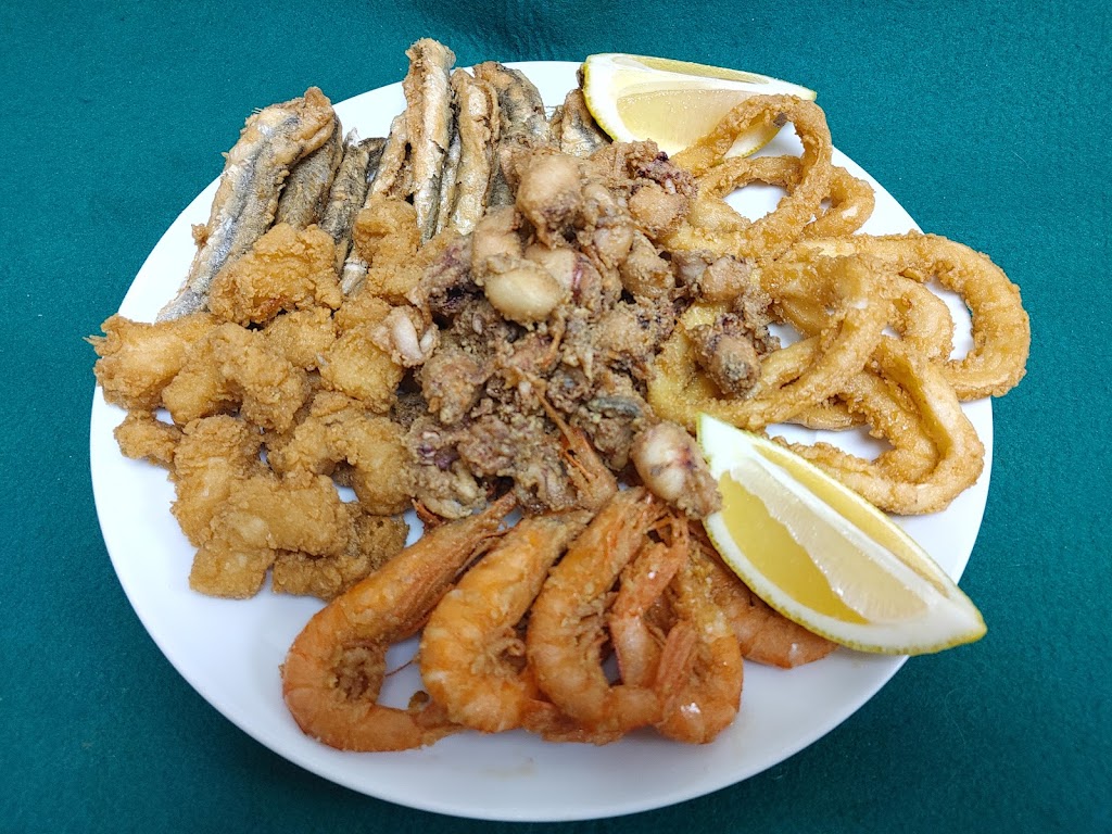 Cafe Bar Tapas — Comida y bebida