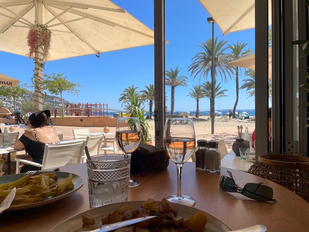 IRIS RESTAURANTE & BAR — Ambiente