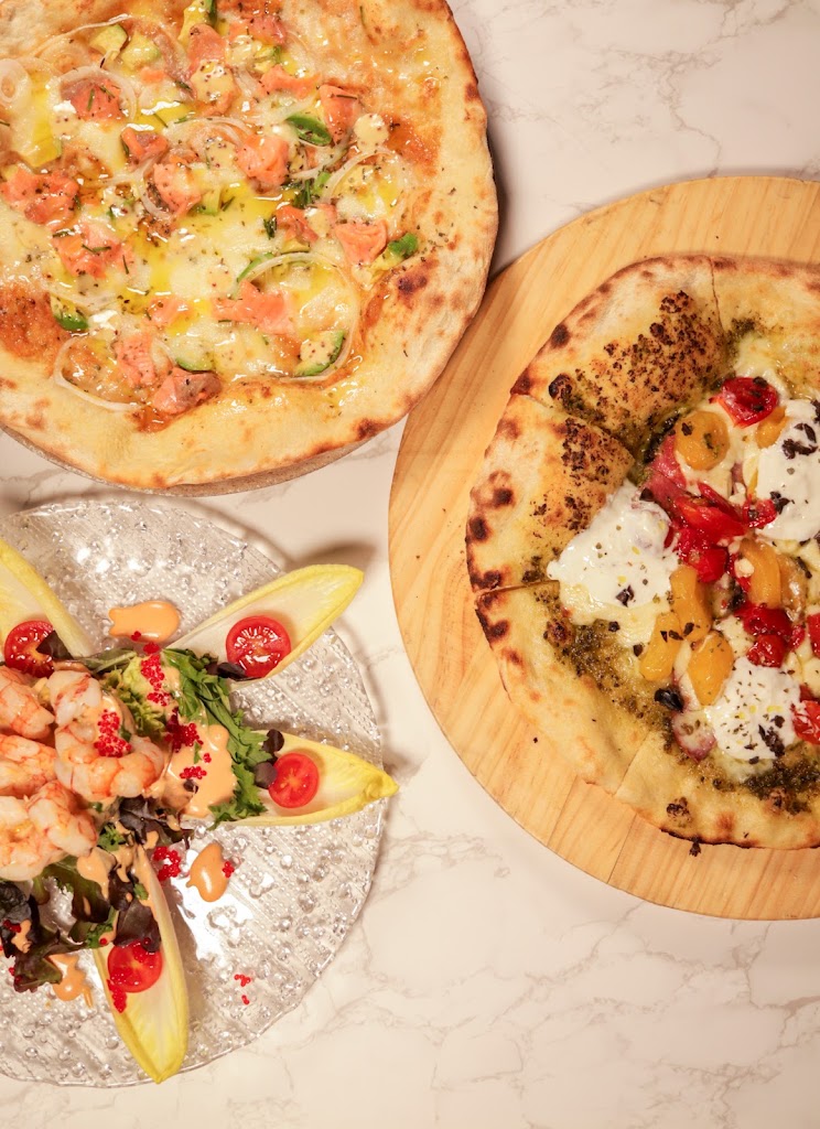 La Maestra Pizzeria — Pizza