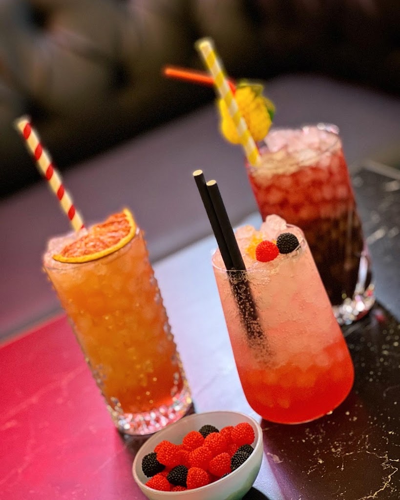 Gotham Cafe — Comida y bebida