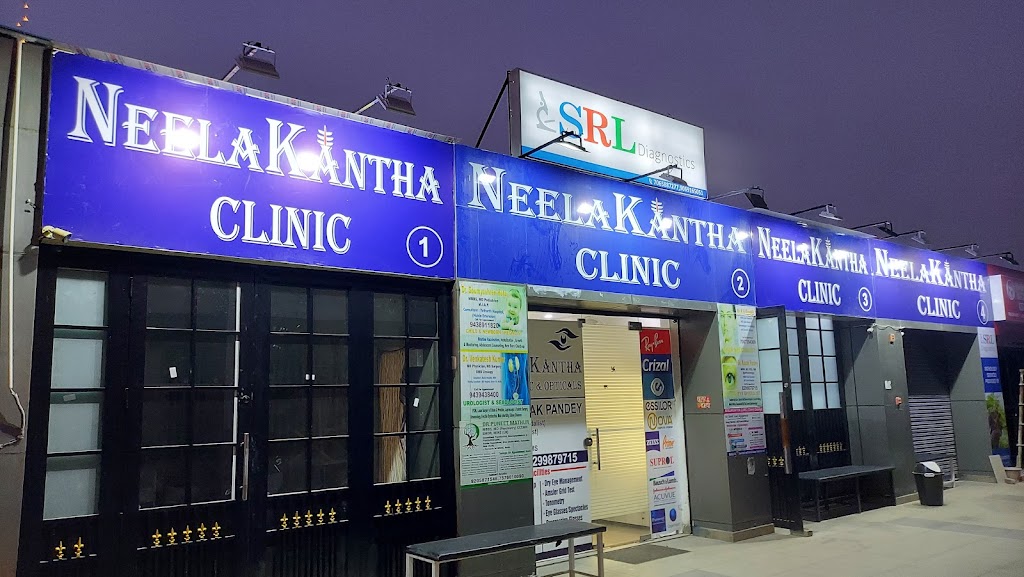 Dr Kanak Pandey Ms Senior Eye Surgeon Neelakantha Clinic