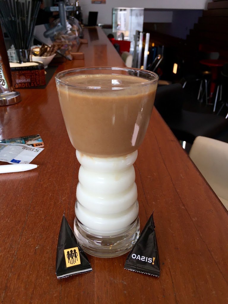 Oasis Bar — Comida y bebida