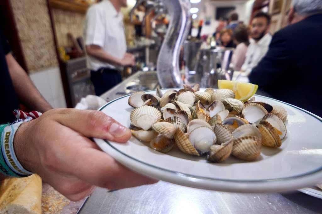 Bar-Restaurante Casablanca — Comida y bebida