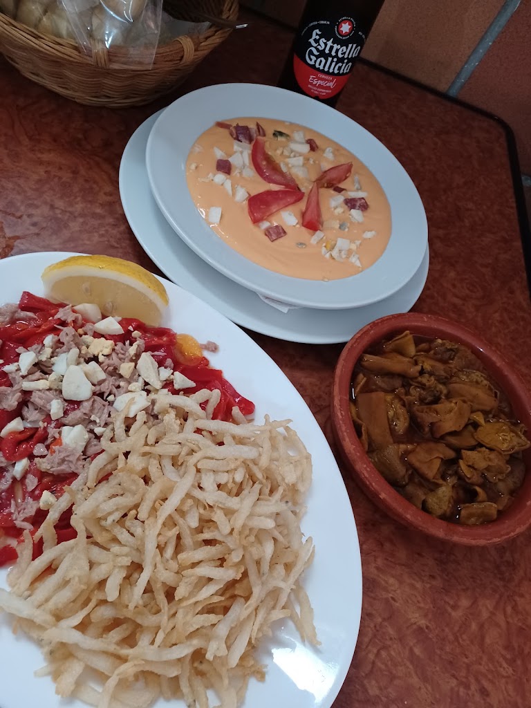 Bar El Pinche — Comida y bebida