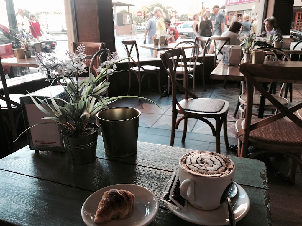 Cafeteria El Pinar — Ambiente