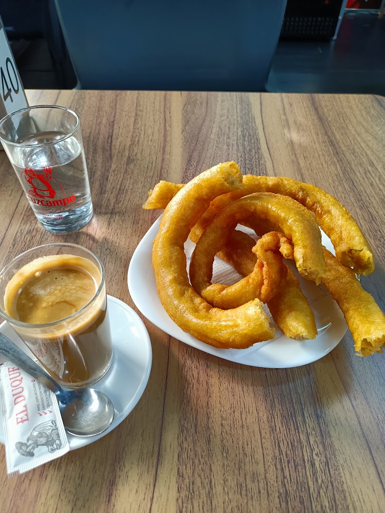 Bar La Estacion de Autobuses — Comida y bebida