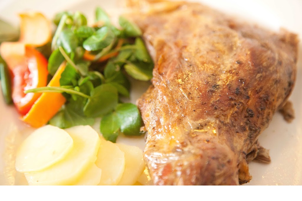ZARZALES Restaurant — Comida y bebida